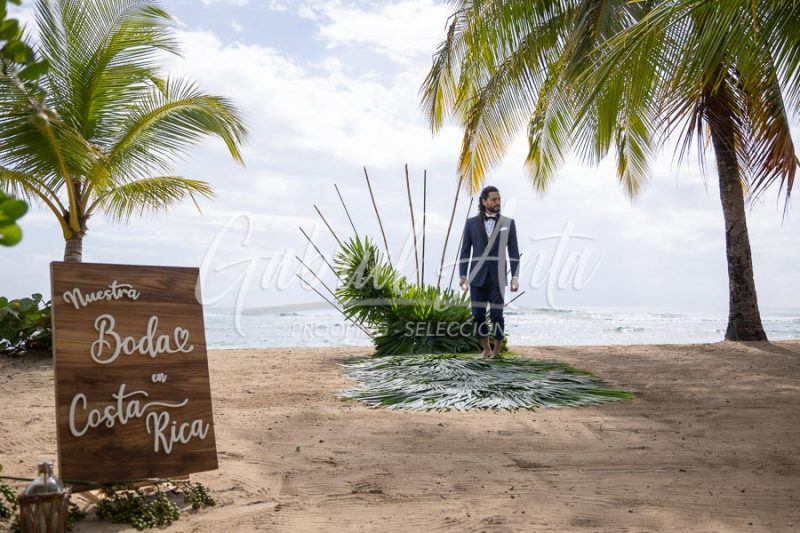 Elopement Costa Rica Puerto Viejo Beach