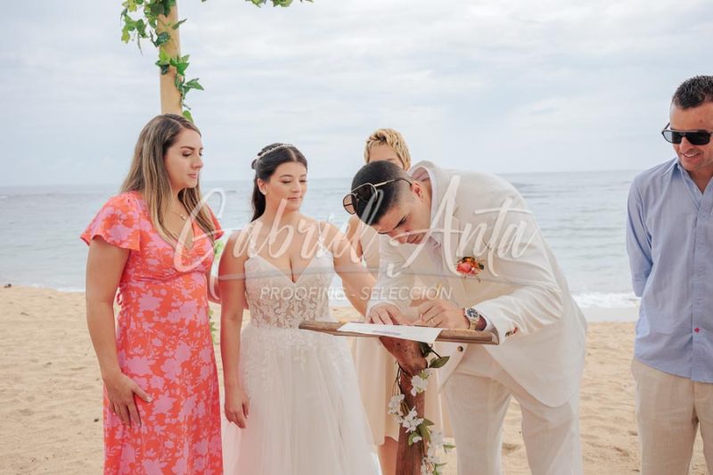 Wedding in Puerto Viejo Costa Rica Beach by Gabriel Anta Photographer