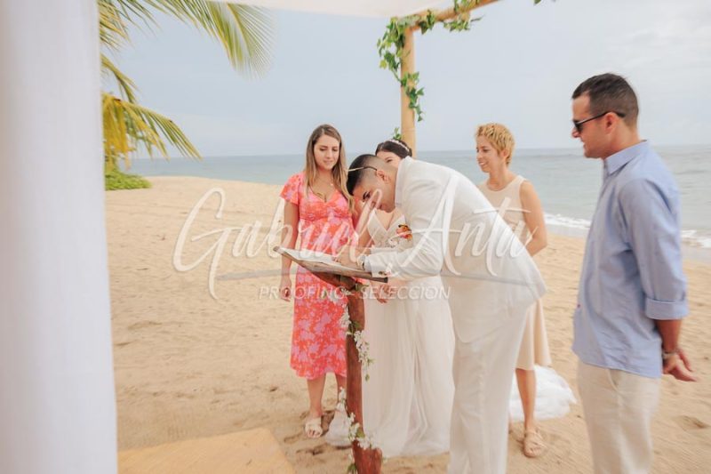 Wedding in Puerto Viejo Costa Rica Beach by Gabriel Anta Photographer