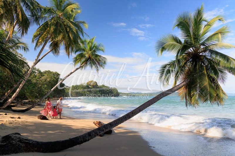 Sesión de Fotos de Maternidad en Puerto Viejo de Talamanca (Costa Rica)