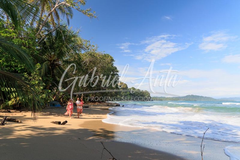 Sesión de Fotos de Maternidad en Puerto Viejo de Talamanca (Costa Rica)