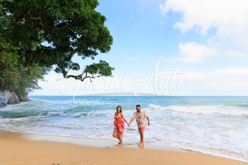 Sesión de Fotos de Maternidad en Puerto Viejo de Talamanca (Costa Rica)