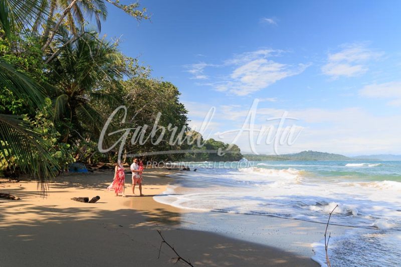 Sesión de Fotos de Maternidad en Puerto Viejo de Talamanca (Costa Rica)
