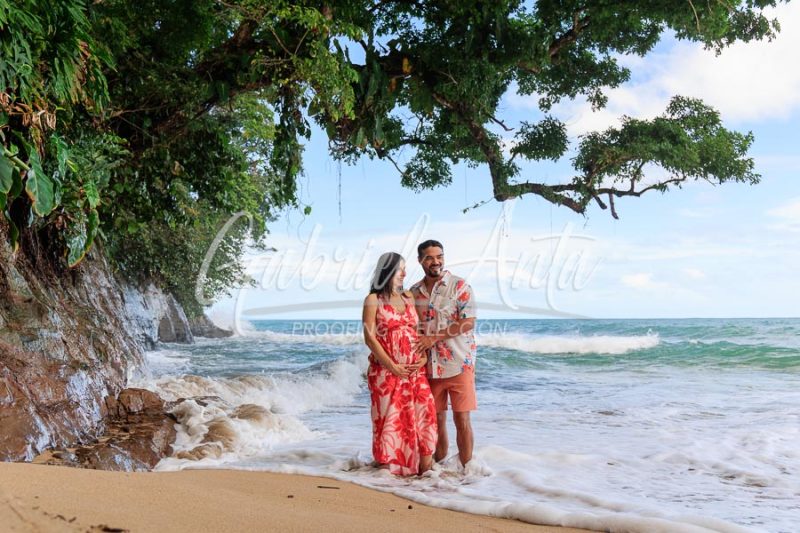 Sesión de Fotos de Maternidad en Puerto Viejo de Talamanca (Costa Rica)