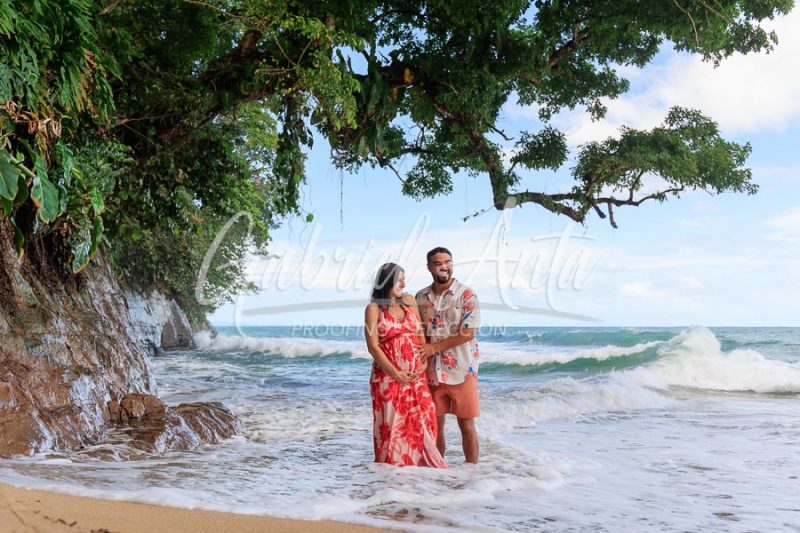 Sesión de Fotos de Maternidad en Puerto Viejo de Talamanca (Costa Rica)