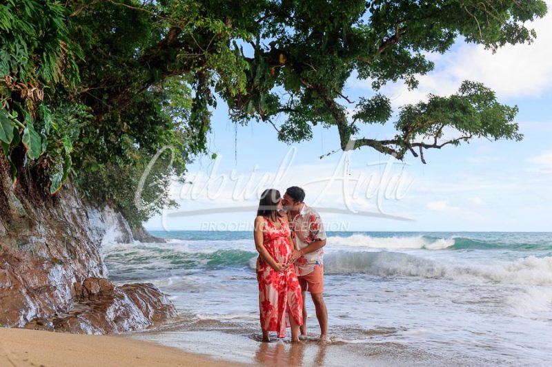 Sesión de Fotos de Maternidad en Puerto Viejo de Talamanca (Costa Rica)