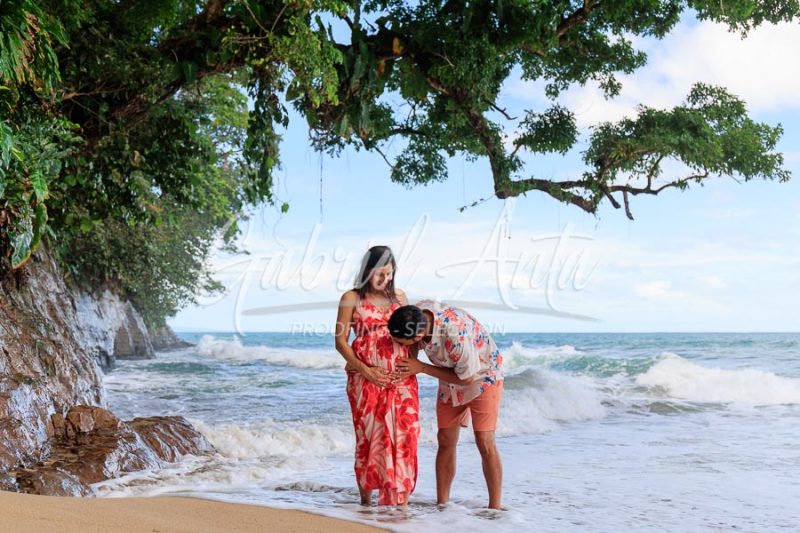 Sesión de Fotos de Maternidad en Puerto Viejo de Talamanca (Costa Rica)