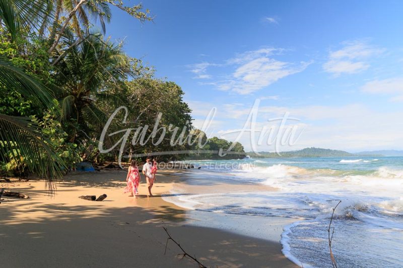 Sesión de Fotos de Maternidad en Puerto Viejo de Talamanca (Costa Rica)