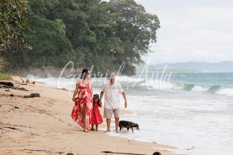 Sesión de Fotos de Maternidad en Puerto Viejo de Talamanca (Costa Rica)