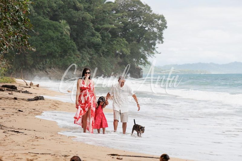 Sesión de Fotos de Maternidad en Puerto Viejo de Talamanca (Costa Rica)