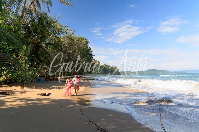 Sesión de Fotos de Maternidad en Puerto Viejo de Talamanca (Costa Rica)