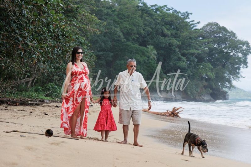 Sesión de Fotos de Maternidad en Puerto Viejo de Talamanca (Costa Rica)