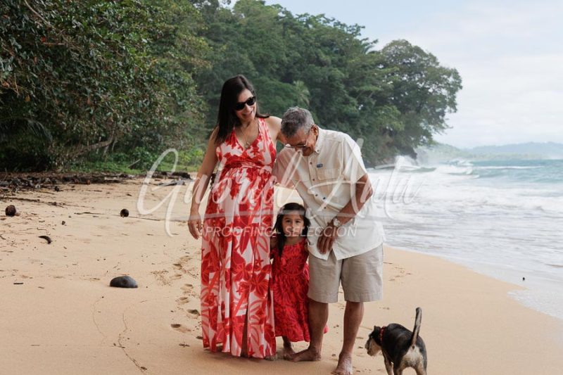 Sesión de Fotos de Maternidad en Puerto Viejo de Talamanca (Costa Rica)