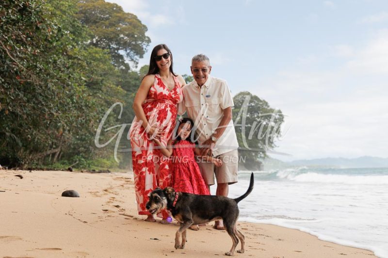 Sesión de Fotos de Maternidad en Puerto Viejo de Talamanca (Costa Rica)
