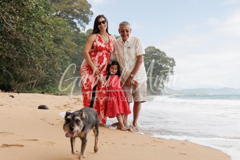 Sesión de Fotos de Maternidad en Puerto Viejo de Talamanca (Costa Rica)