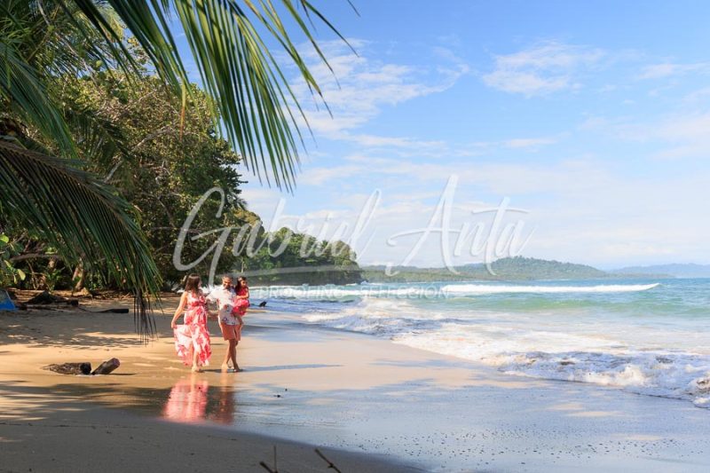 Sesión de Fotos de Maternidad en Puerto Viejo de Talamanca (Costa Rica)