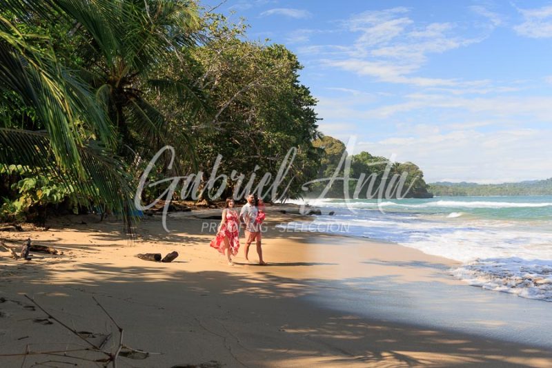 Sesión de Fotos de Maternidad en Puerto Viejo de Talamanca (Costa Rica)