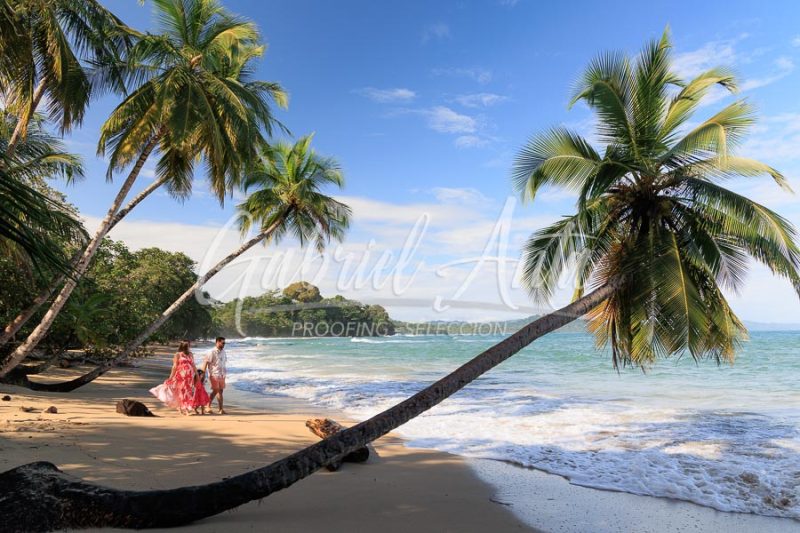 Sesión de Fotos de Maternidad en Puerto Viejo de Talamanca (Costa Rica)