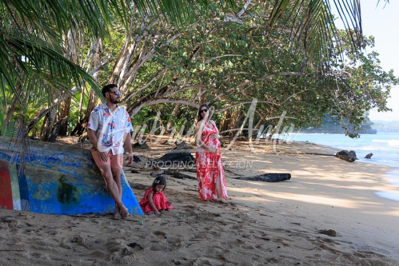 Sesión de Fotos de Maternidad en Puerto Viejo de Talamanca (Costa Rica)