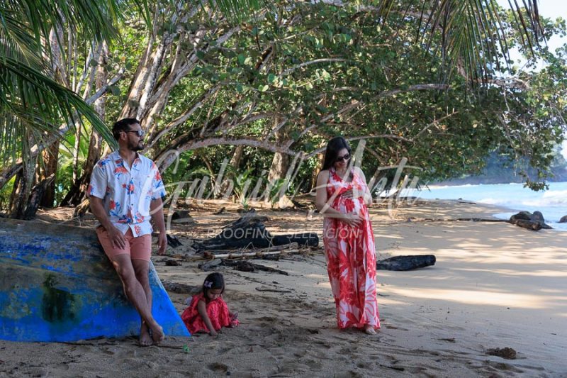 Sesión de Fotos de Maternidad en Puerto Viejo de Talamanca (Costa Rica)