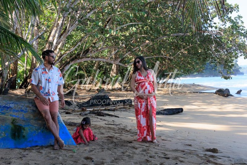 Sesión de Fotos de Maternidad en Puerto Viejo de Talamanca (Costa Rica)