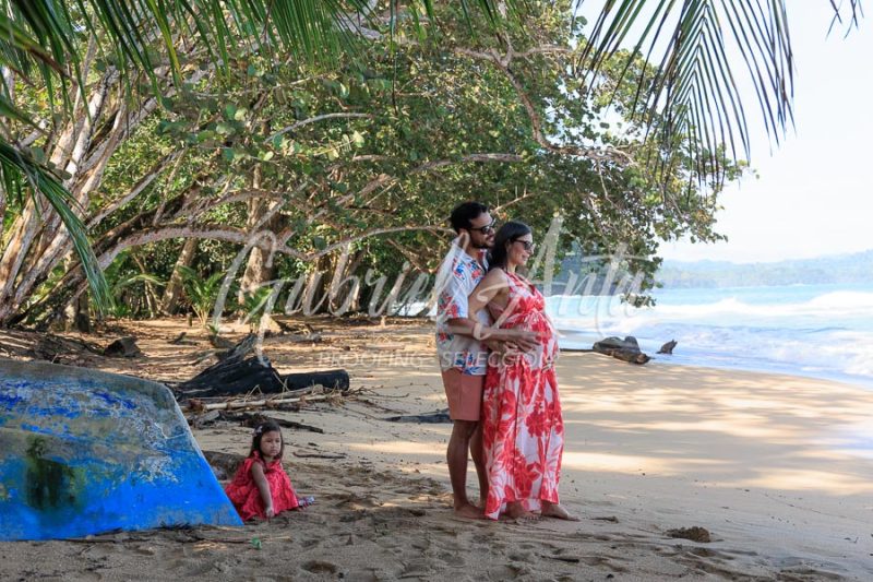 Sesión de Fotos de Maternidad en Puerto Viejo de Talamanca (Costa Rica)