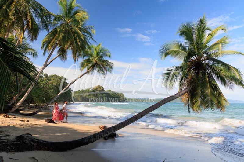 Sesión de Fotos de Maternidad en Puerto Viejo de Talamanca (Costa Rica)