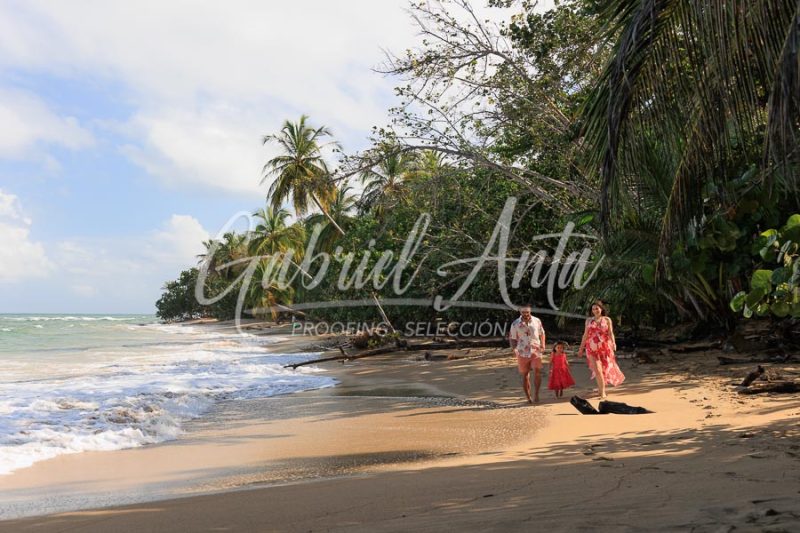 Sesión de Fotos de Maternidad en Puerto Viejo de Talamanca (Costa Rica)