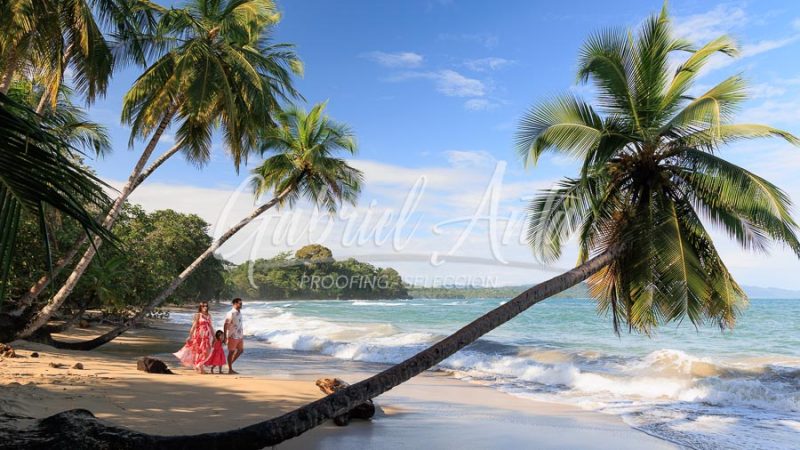 Sesión de Fotos de Maternidad en Puerto Viejo de Talamanca (Costa Rica)