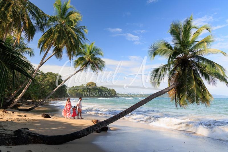Sesión de Fotos de Maternidad en Puerto Viejo de Talamanca (Costa Rica)