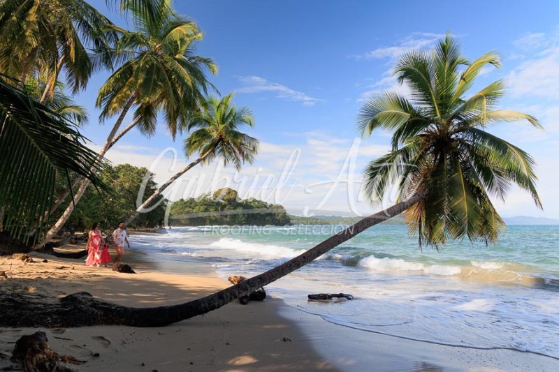 Sesión de Fotos de Maternidad en Puerto Viejo de Talamanca (Costa Rica)