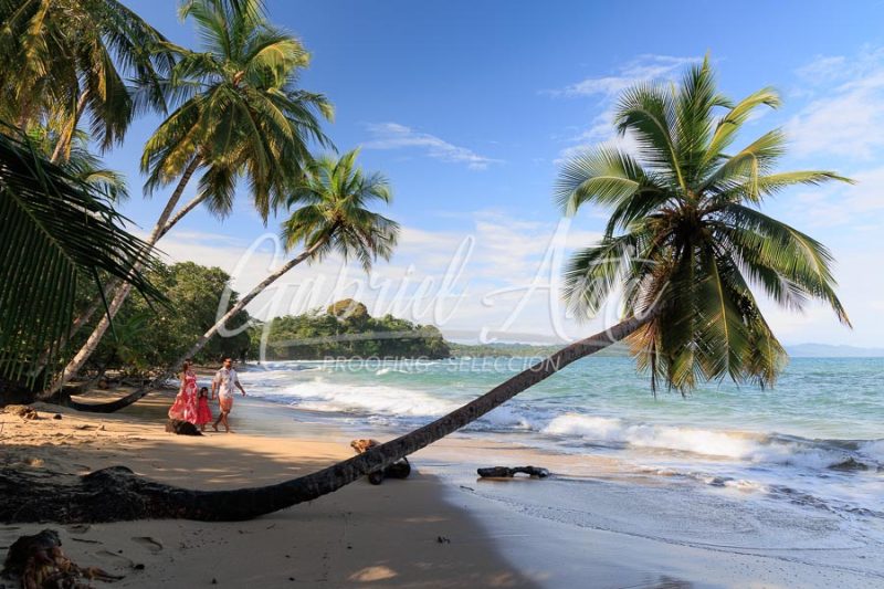 Sesión de Fotos de Maternidad en Puerto Viejo de Talamanca (Costa Rica)