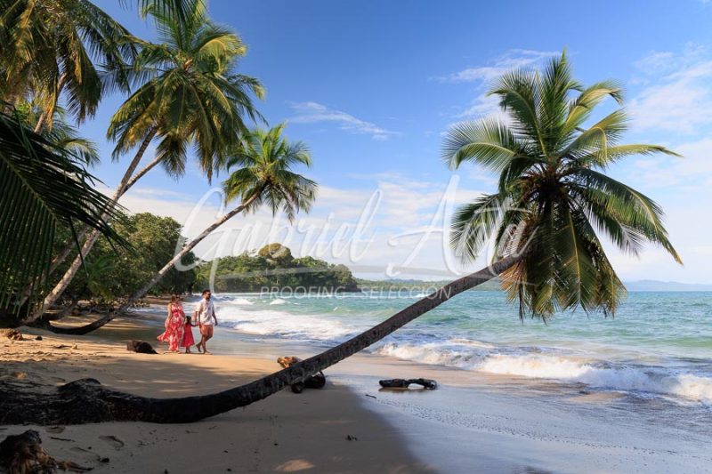 Sesión de Fotos de Maternidad en Puerto Viejo de Talamanca (Costa Rica)