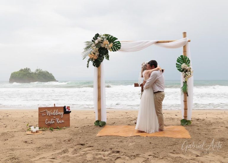 Boda en la Playa en Costa Rica - Playa Cocles
