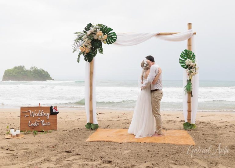 Boda en la Playa en Costa Rica - Playa Cocles
