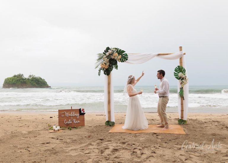 Boda en la Playa en Costa Rica - Playa Cocles