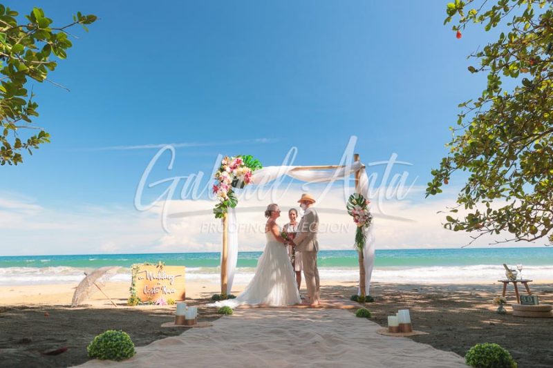 Elopement in Costa Rica - Punta Uva Beach, Puerto Viejo de Talamanca